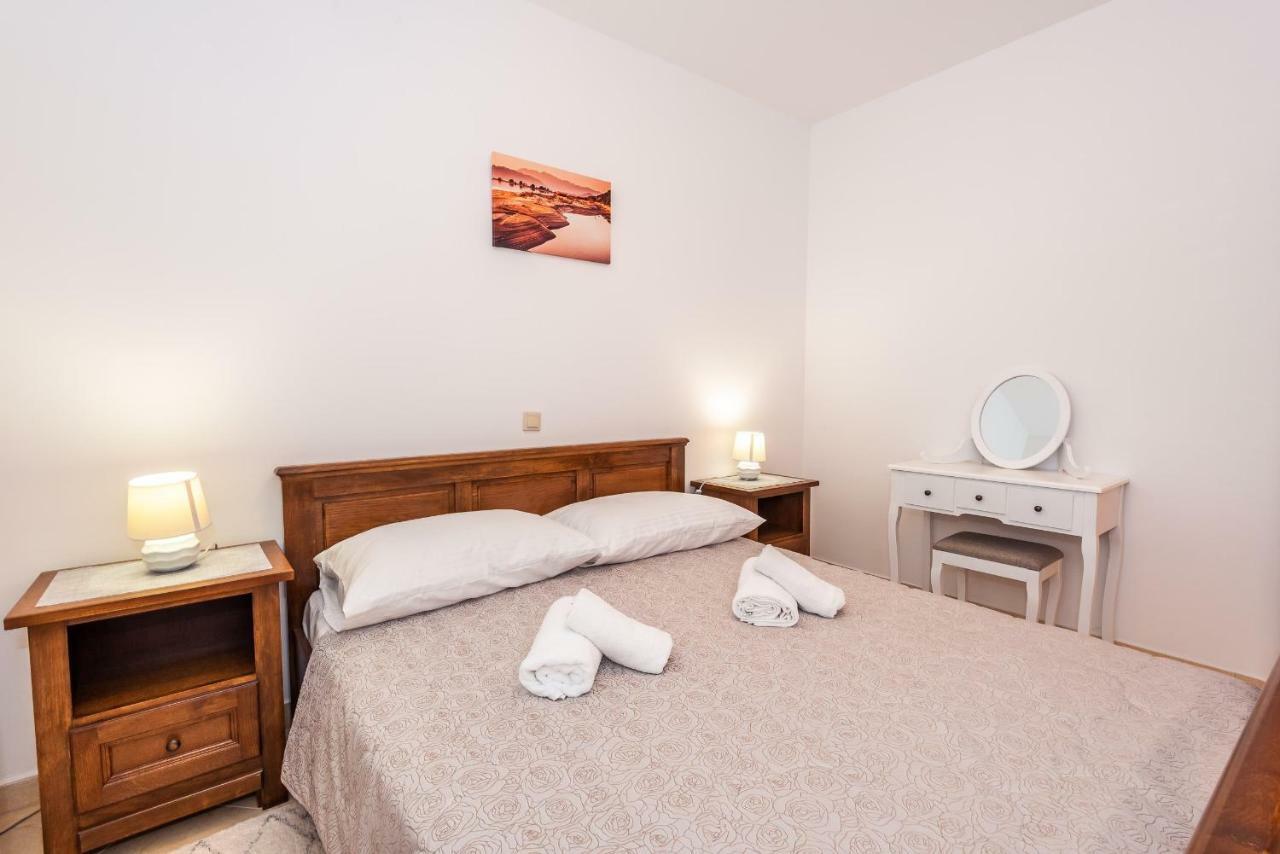 Apartmani Marina 클레크 외부 사진