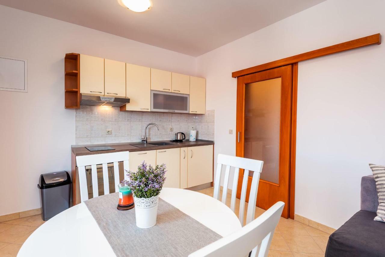 Apartmani Marina 클레크 외부 사진