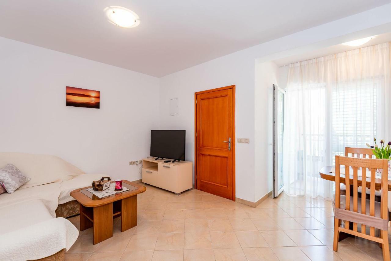Apartmani Marina 클레크 외부 사진